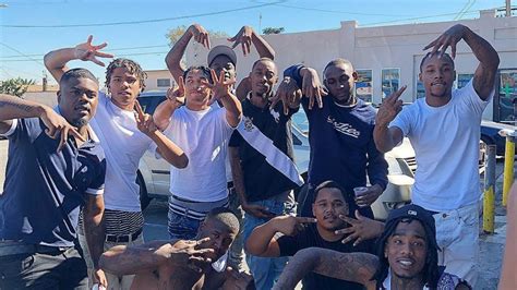 rollin 60 crip gang signs